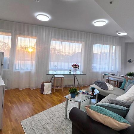 Stella'S Apartment - City Center - Free Secure Parking - Big Sun Terrace - Air Conditioning - Wifi - Tram To The Tallinn Bus Station And Old Town Экстерьер фото