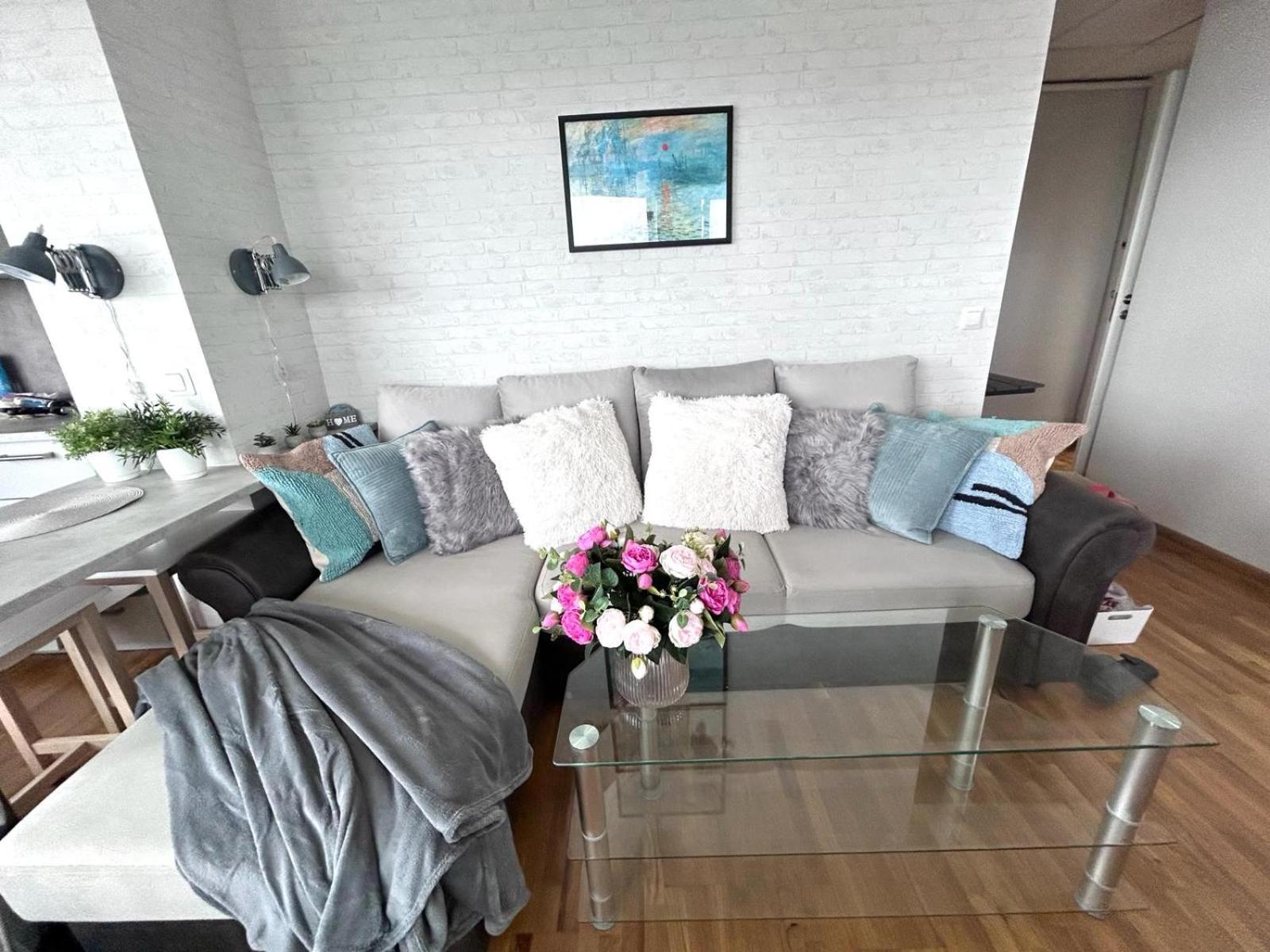 Stella'S Apartment - City Center - Free Secure Parking - Big Sun Terrace - Air Conditioning - Wifi - Tram To The Tallinn Bus Station And Old Town Экстерьер фото