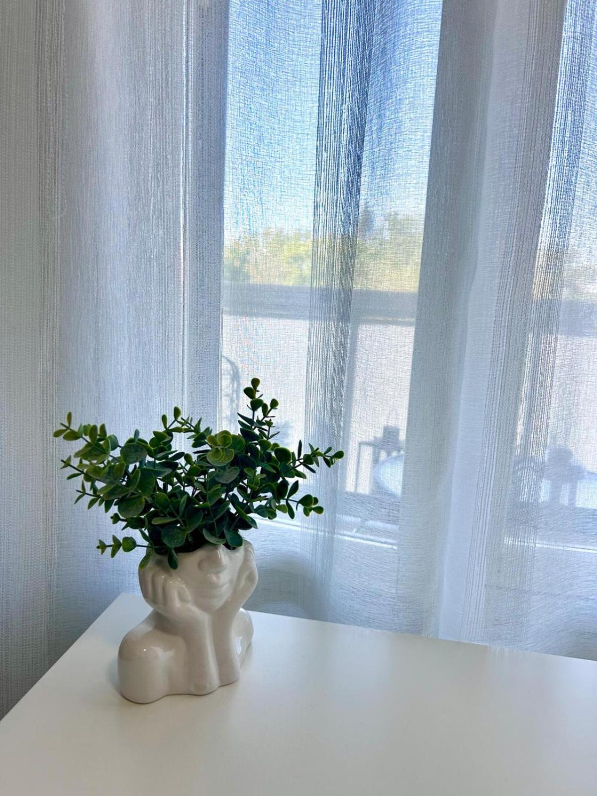 Stella'S Apartment - City Center - Free Secure Parking - Big Sun Terrace - Air Conditioning - Wifi - Tram To The Tallinn Bus Station And Old Town Экстерьер фото