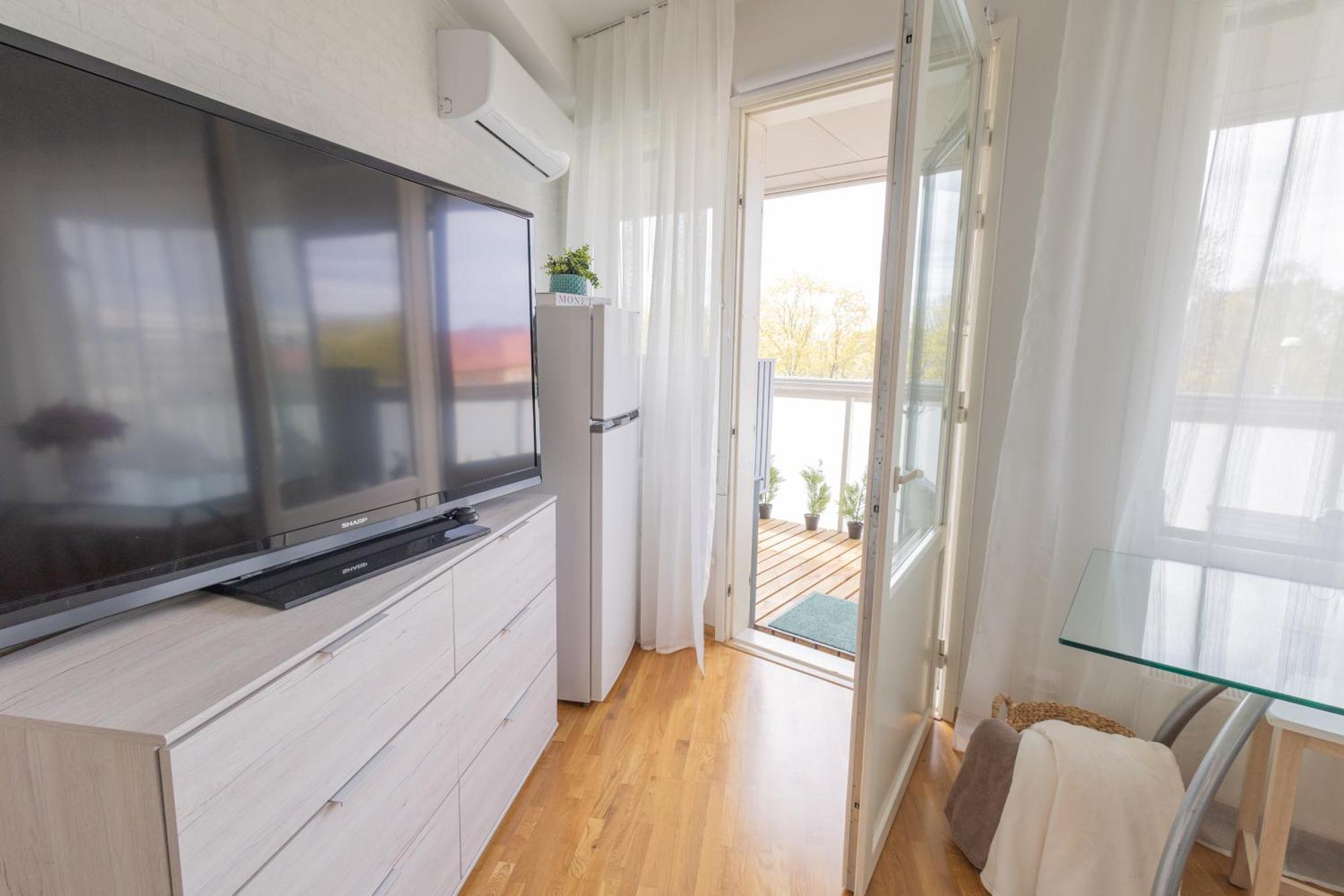 Stella'S Apartment - City Center - Free Secure Parking - Big Sun Terrace - Air Conditioning - Wifi - Tram To The Tallinn Bus Station And Old Town Экстерьер фото